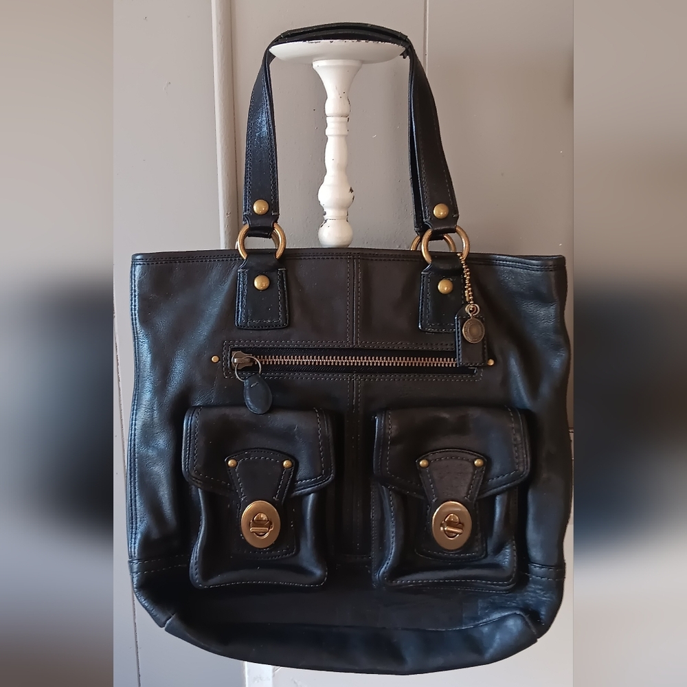 SOLD!!!!!!Vintage  Black Leather Coach  XL Gigi 65th Anniversary Legacy 11131⚘️